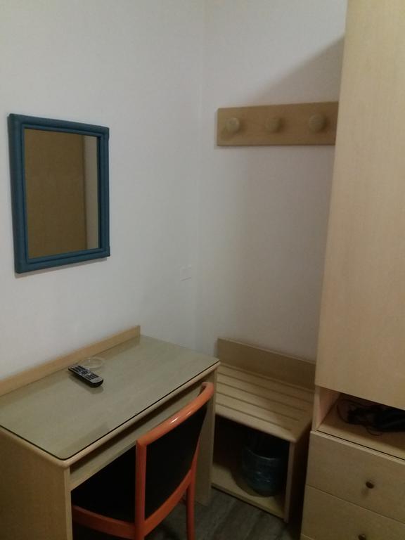 Single Room,379637053:JPEG